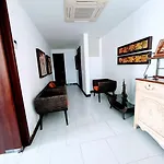 Apartamento con vista frontal al mar.